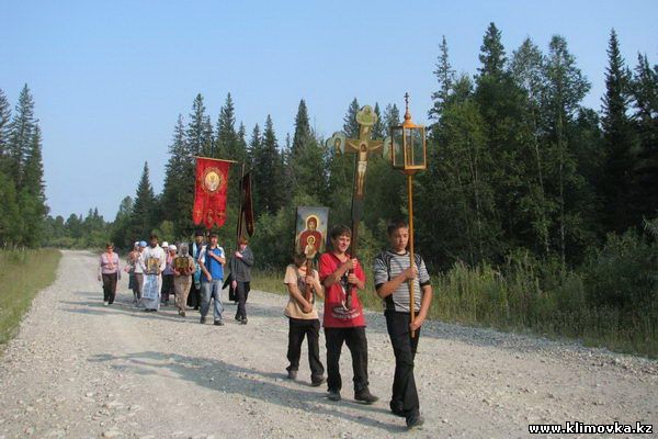 Крестный ход — паломники в пути